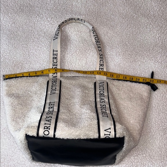 Victoria's Secret White Tote Minimalist Design - Picture 9 of 10